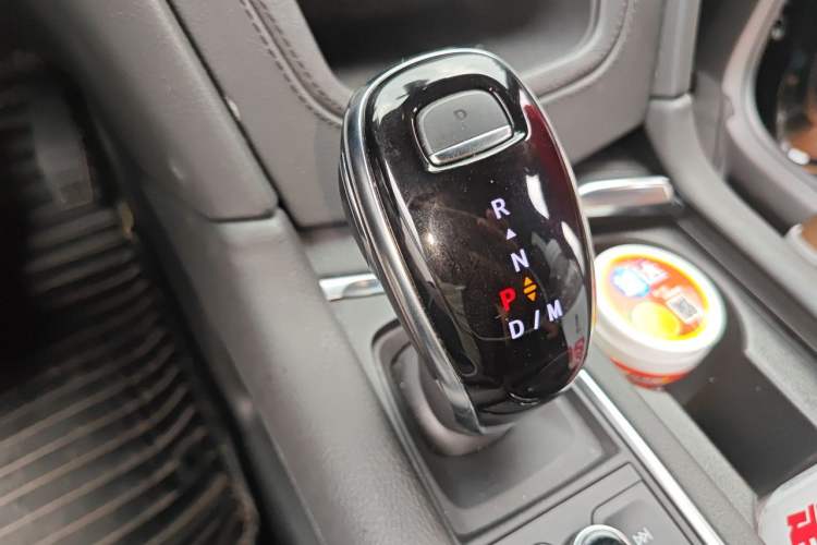 Used Cadillac XT6 2022 2.0T Six-Seater Four-Wheel Drive Luxury Version Gear Lever