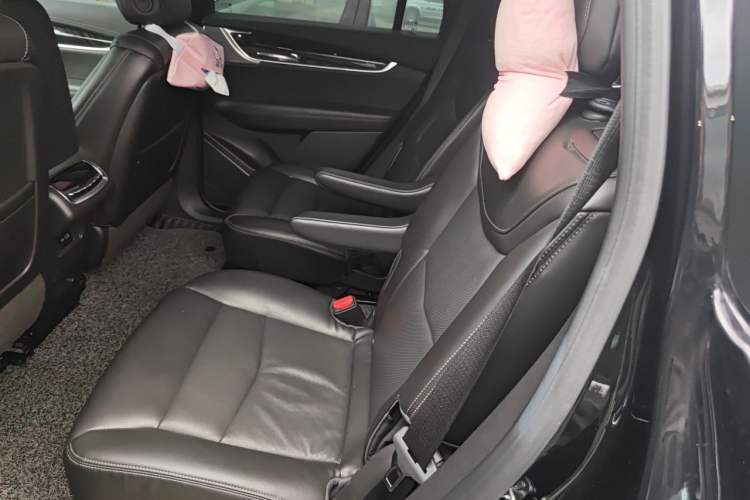Used Cadillac XT6 2022 2.0T Six-Seater Four-Wheel Drive Luxury Version Left Rear Seat