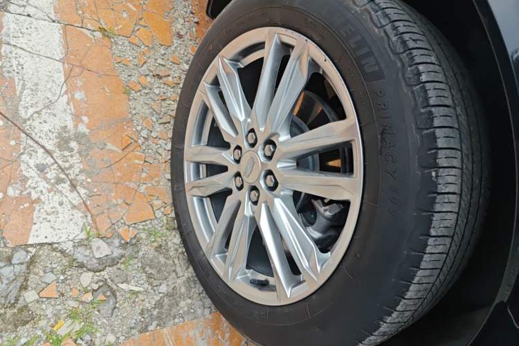 Used Cadillac XT6 2022 2.0T Six-Seater Four-Wheel Drive Luxury Version Right Front Wheel Hub