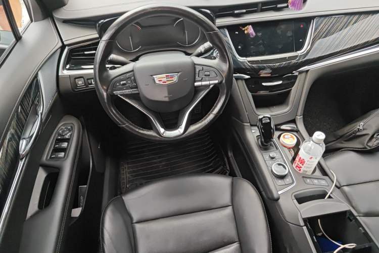 Used Cadillac XT6 2022 2.0T Six-Seater Four-Wheel Drive Luxury Version Steering Wheel