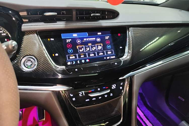 Used Cadillac XT6 2022 2.0T Six-Seater Four-Wheel-Drive Prestige Version Audio And AC Panel