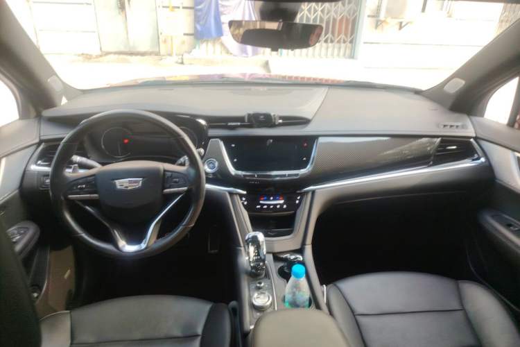 Used Cadillac XT6 2022 2.0T Six-Seater Four-Wheel-Drive Prestige Version Center Console