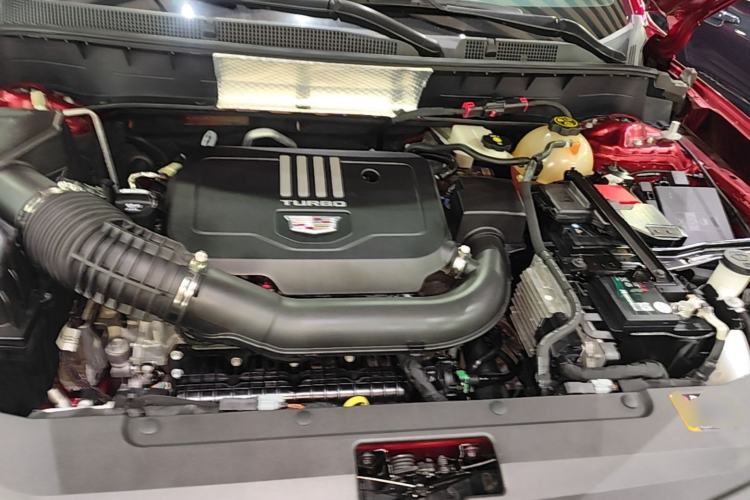 Used Cadillac XT6 2022 2.0T Six-Seater Four-Wheel-Drive Prestige Version Engine Bay