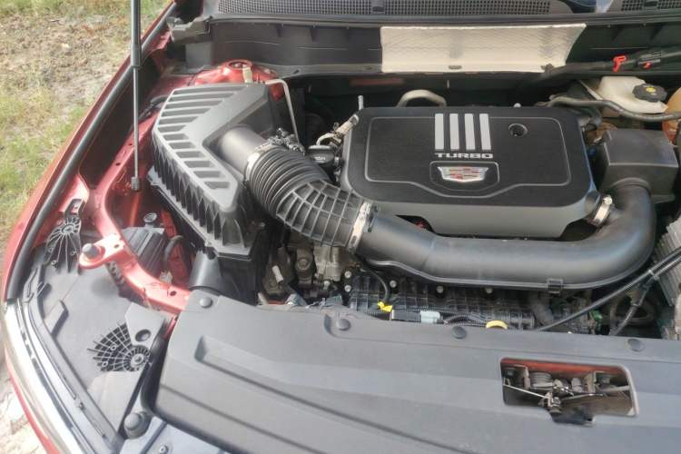 Used Cadillac XT6 2022 2.0T Six-Seater Four-Wheel-Drive Prestige Version Engine Bay Right
