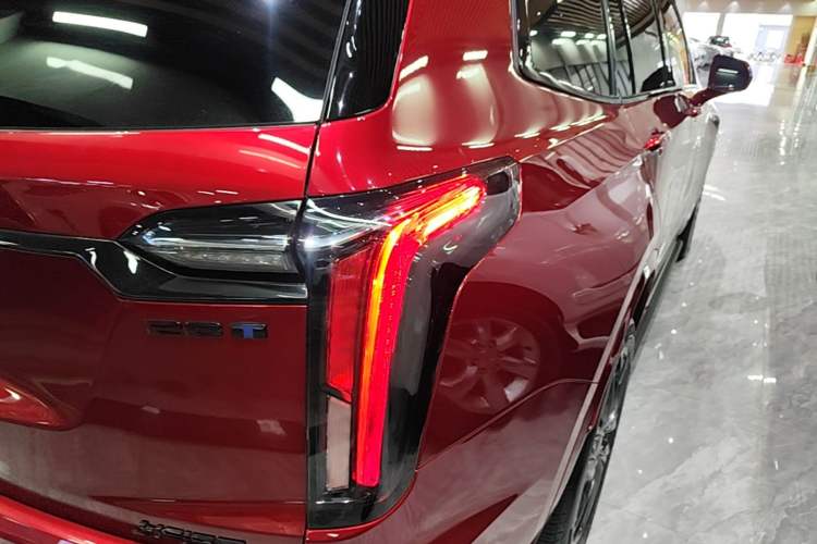 Used Cadillac XT6 2022 2.0T Six-Seater Four-Wheel-Drive Prestige Version Exterior 3