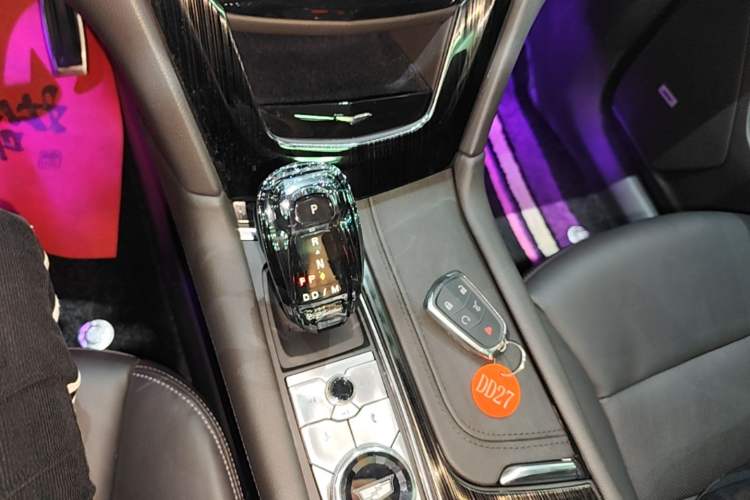 Used Cadillac XT6 2022 2.0T Six-Seater Four-Wheel-Drive Prestige Version Gear Lever