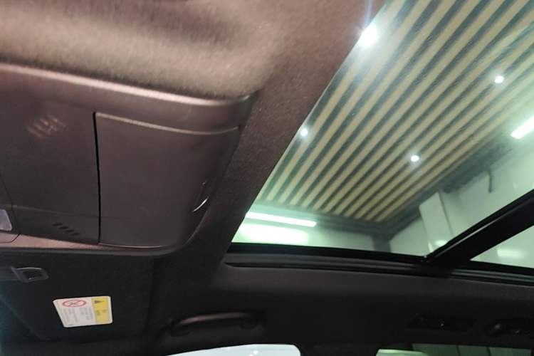 Used Cadillac XT6 2022 2.0T Six-Seater Four-Wheel-Drive Prestige Version Headliner