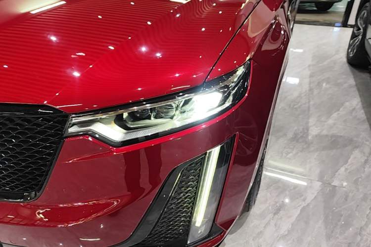 Used Cadillac XT6 2022 2.0T Six-Seater Four-Wheel-Drive Prestige Version Left Front Headlight