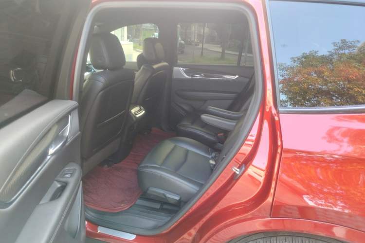 Used Cadillac XT6 2022 2.0T Six-Seater Four-Wheel-Drive Prestige Version Left Rear Seat