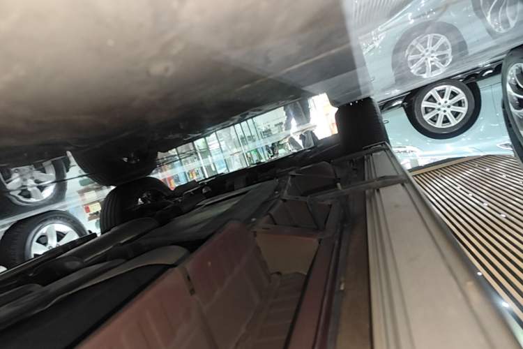 Used Cadillac XT6 2022 2.0T Six-Seater Four-Wheel-Drive Prestige Version Left Side Sill