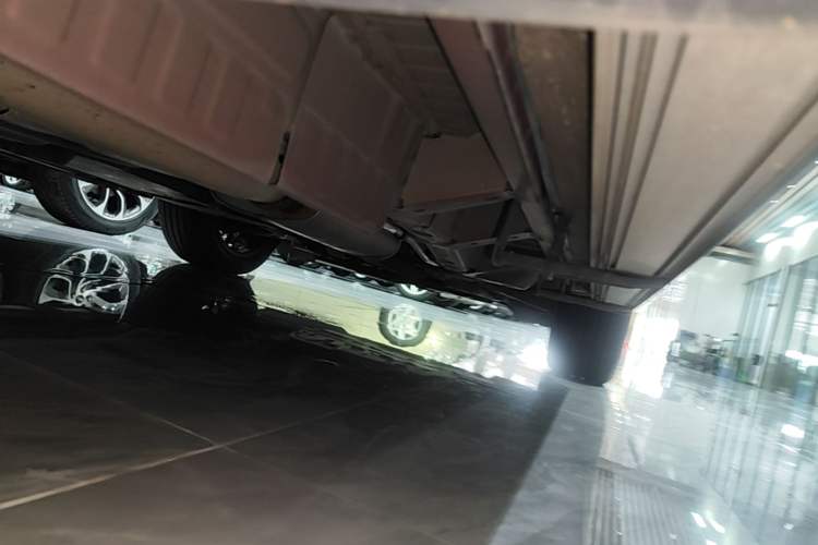 Used Cadillac XT6 2022 2.0T Six-Seater Four-Wheel-Drive Prestige Version Right Side Sill