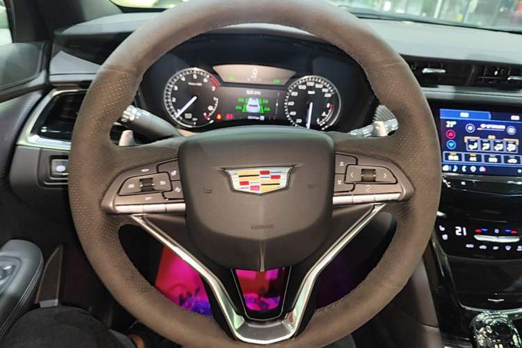 Used Cadillac XT6 2022 2.0T Six-Seater Four-Wheel-Drive Prestige Version Steering Wheel