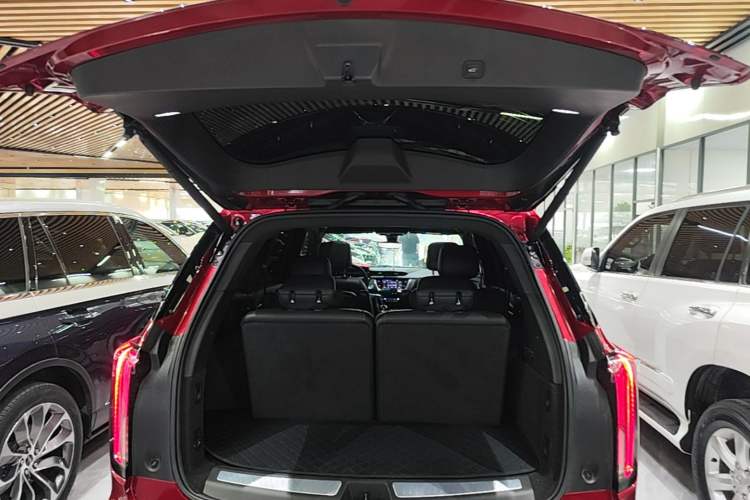Used Cadillac XT6 2022 2.0T Six-Seater Four-Wheel-Drive Prestige Version Trunk