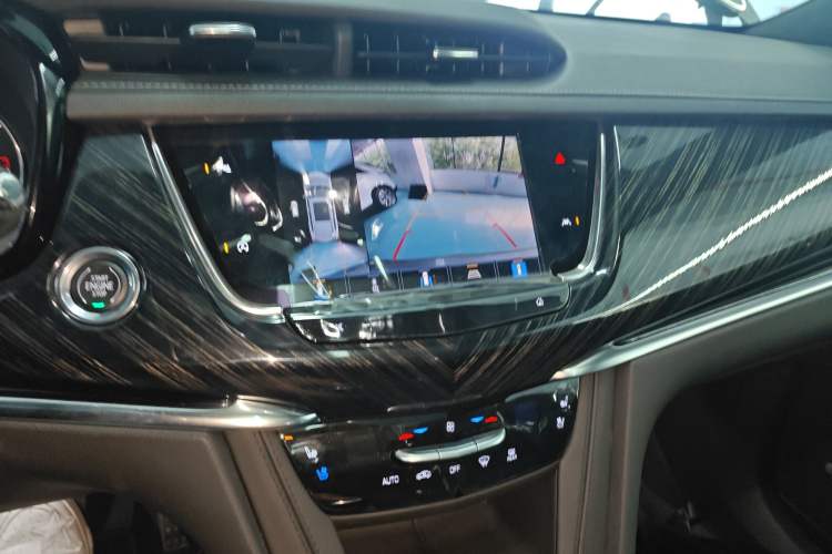 Used Cadillac XT6 2022 2.0T Six-Seater Four-Wheel Drive Luxury Version Audio And AC Panel