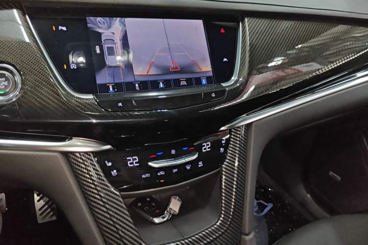 Used Cadillac XT6 2022 2.0T Six-Seater Four-Wheel-Drive Prestige Version Audio And AC Panel