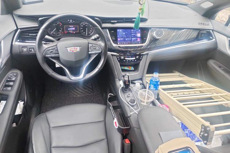 Used Cadillac XT6 2022 2.0T Six-Seater Four-Wheel-Drive Luxury Standard Edition Center Console