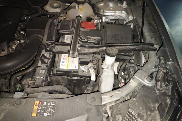 Used Cadillac XT6 2022 2.0T Six-Seater Two-Wheel-Drive Luxury Version Engine Bay Left