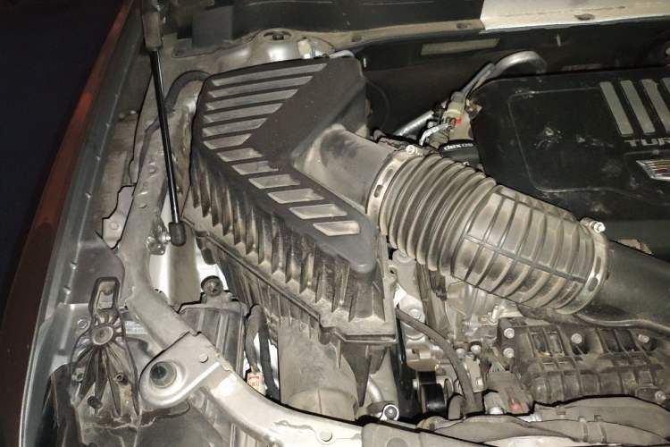 Used Cadillac XT6 2022 2.0T Six-Seater Two-Wheel-Drive Luxury Version Engine Bay Right