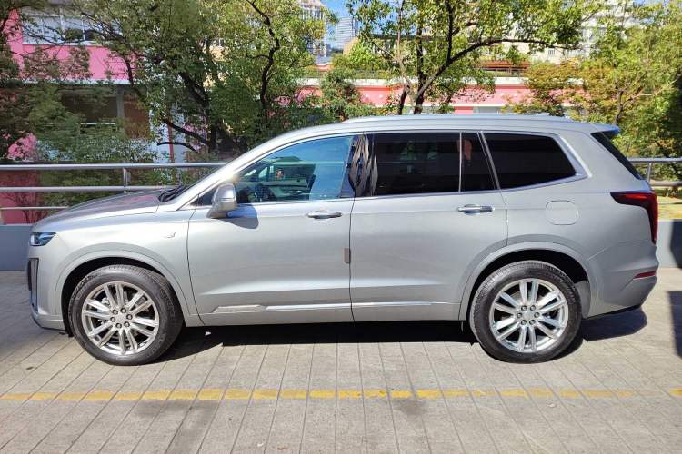 Used Cadillac XT6 2022 2.0T Six-Seater Four-Wheel Drive Luxury Version Exterior 3