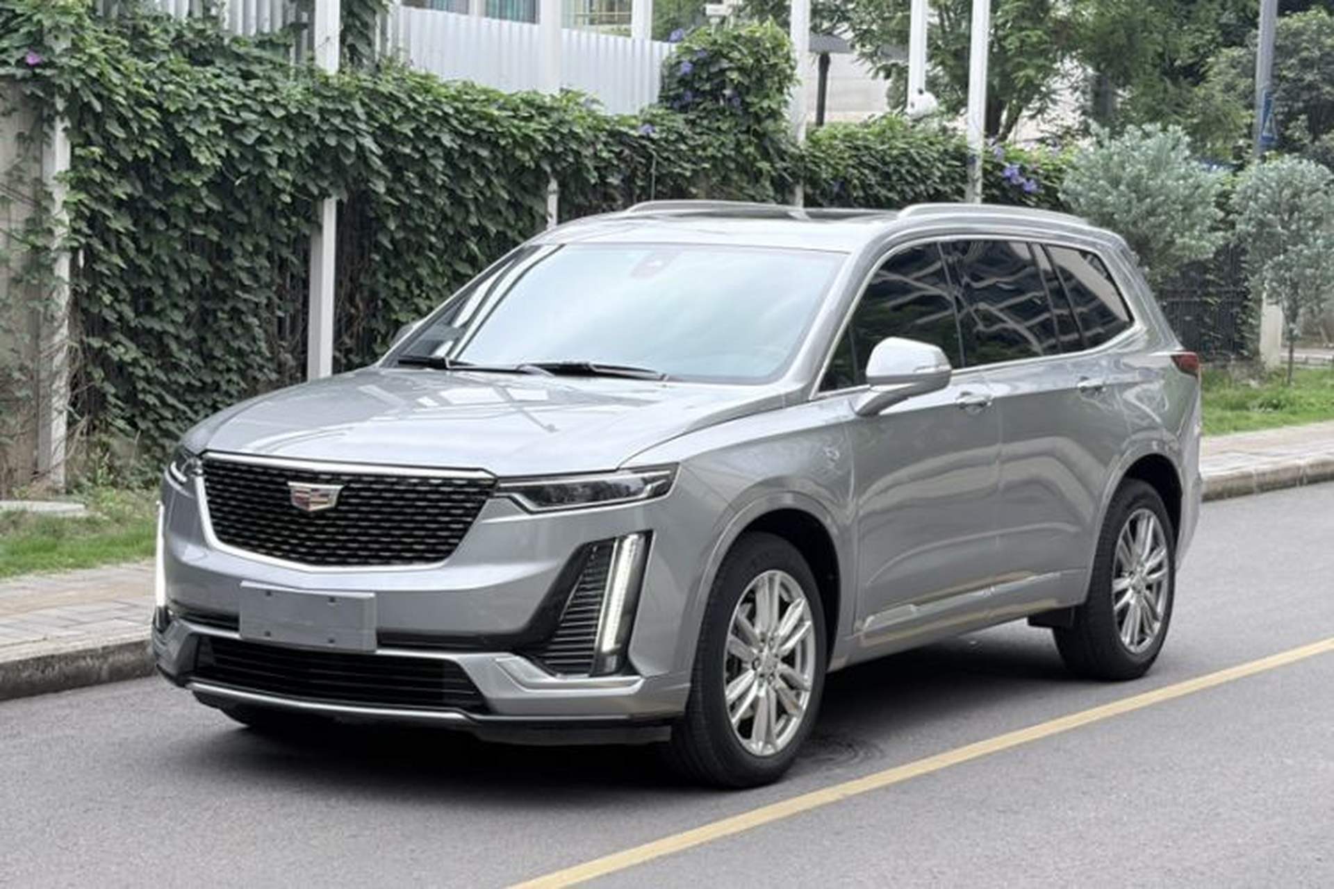 Used Cadillac XT6 2022 2.0T Six-Seater Four-Wheel Drive Luxury Version Front Left 45 Deg