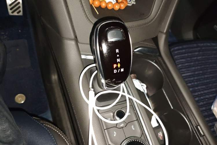 Used Cadillac XT6 2022 2.0T Six-Seater Two-Wheel-Drive Luxury Version Gear Lever