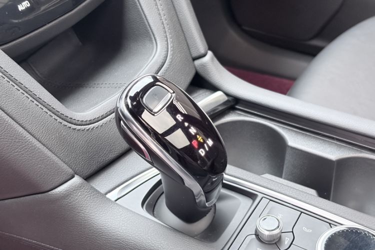Used Cadillac XT6 2022 2.0T Six-Seater Four-Wheel Drive Luxury Version Gear Lever