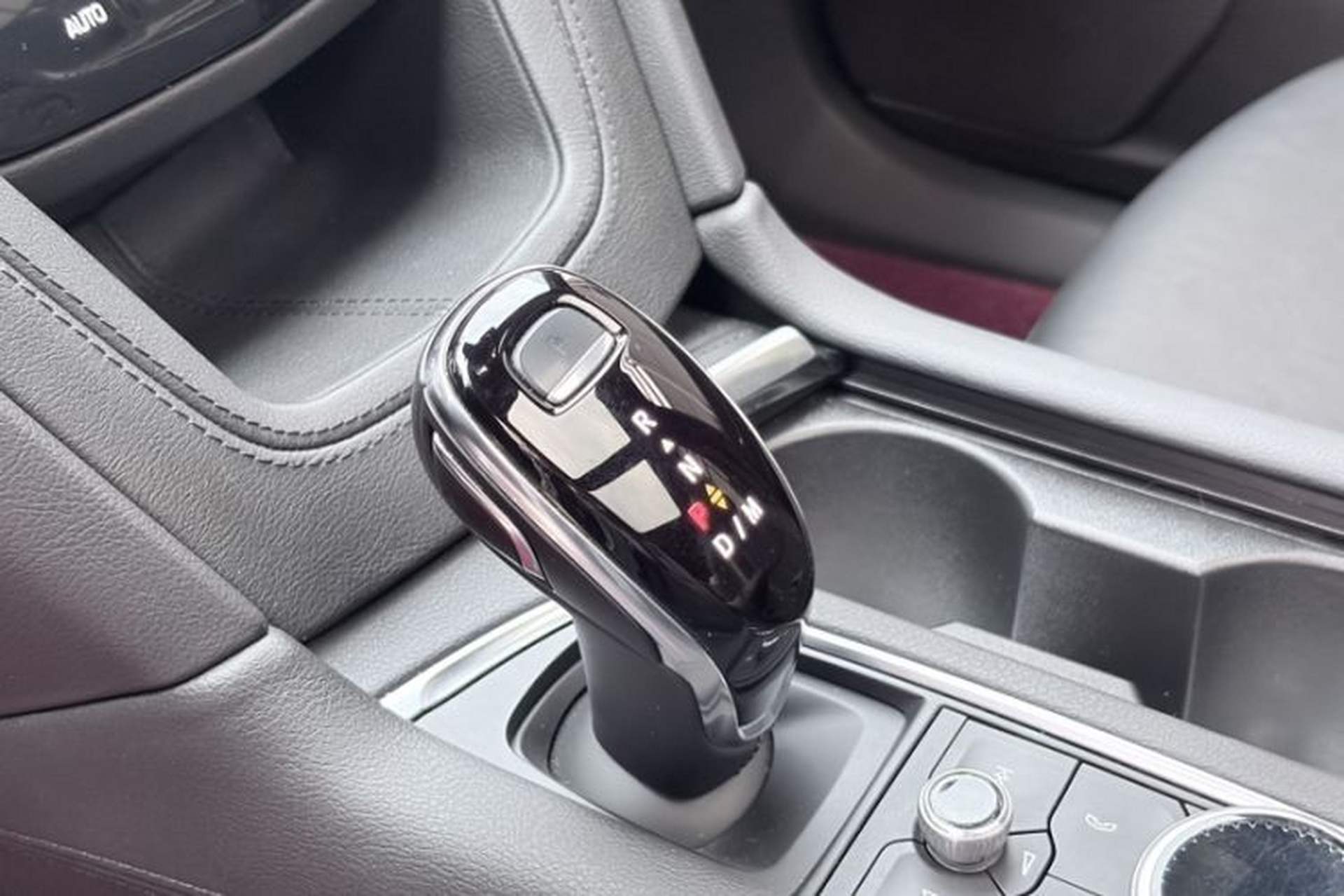 Used Cadillac XT6 2022 2.0T Six-Seater Four-Wheel Drive Luxury Version Gear Lever