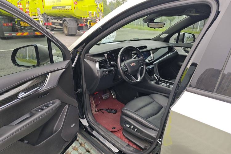 Used Cadillac XT6 2022 2.0T Six-Seater Four-Wheel-Drive Prestige Version Interior 3