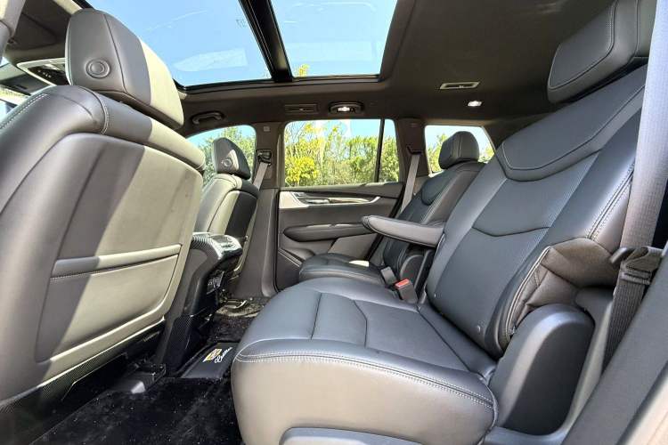 Used Cadillac XT6 2022 2.0T Six-Seater Four-Wheel-Drive Prestige Version Interior 3