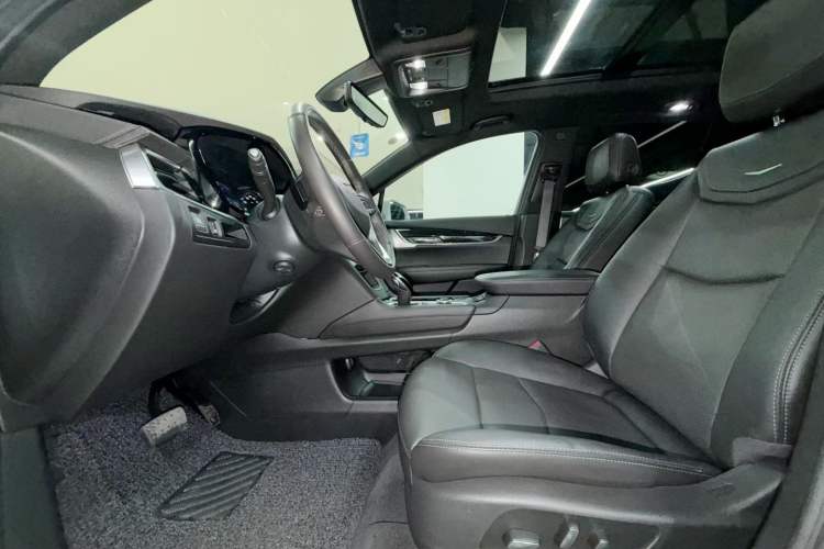 Used Cadillac XT6 2022 2.0T Six-Seater Four-Wheel-Drive Luxury Standard Edition Interior 3