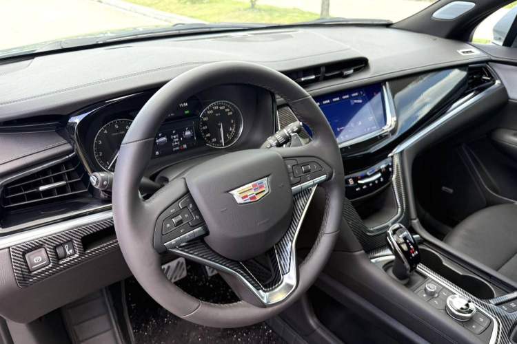 Used Cadillac XT6 2022 2.0T Six-Seater Four-Wheel-Drive Prestige Version Interior 4