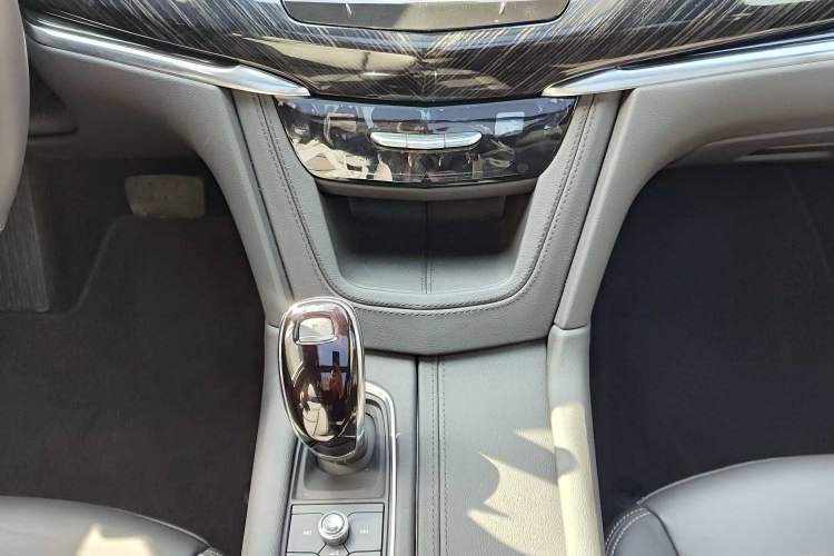 Used Cadillac XT6 2022 2.0T Six-Seater Four-Wheel Drive Luxury Version Interior 4