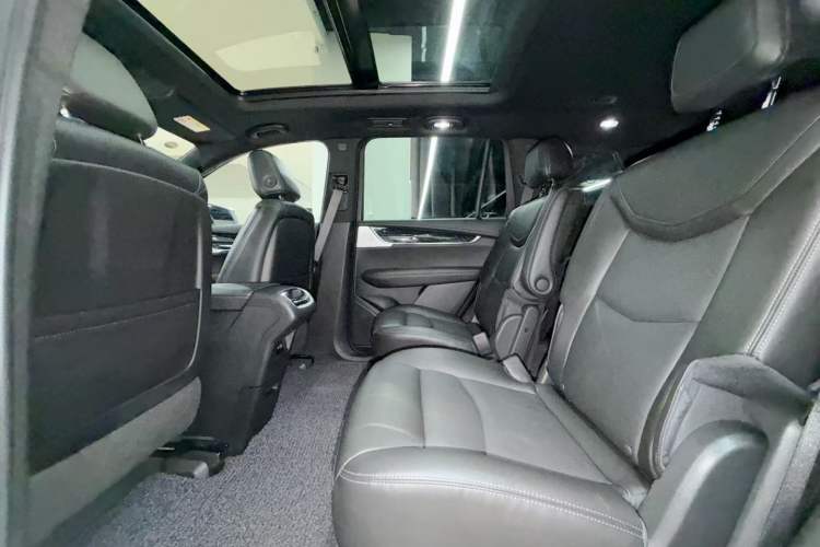 Used Cadillac XT6 2022 2.0T Six-Seater Four-Wheel-Drive Luxury Standard Edition Interior 4