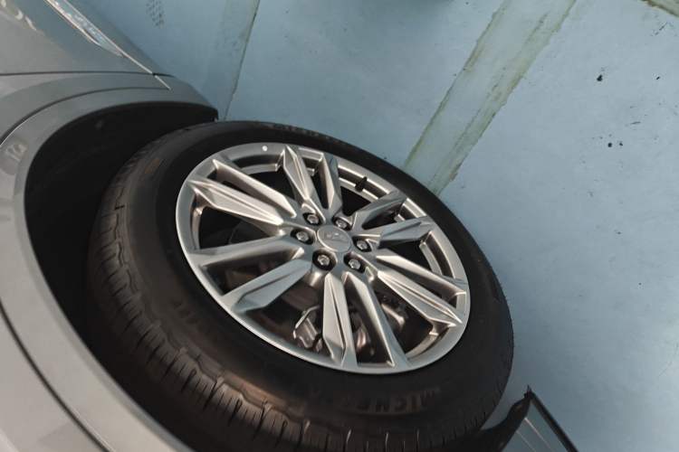 Used Cadillac XT6 2022 2.0T Six-Seater Four-Wheel Drive Luxury Version Left Front Wheel Hub