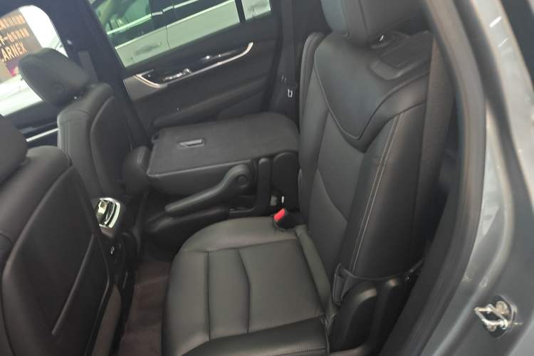 Used Cadillac XT6 2022 2.0T Six-Seater Four-Wheel Drive Luxury Version Left Rear Seat