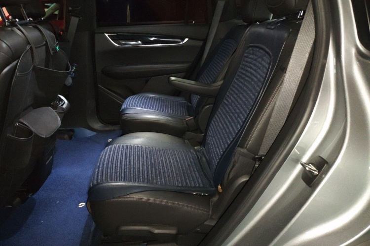 Used Cadillac XT6 2022 2.0T Six-Seater Two-Wheel-Drive Luxury Version Left Rear Seat