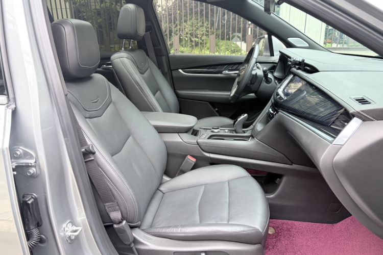 Used Cadillac XT6 2022 2.0T Six-Seater Four-Wheel Drive Luxury Version Right Front Seat