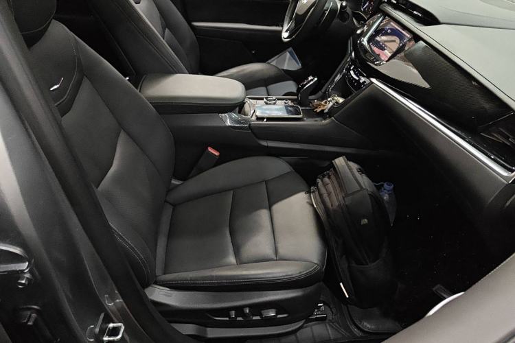 Used Cadillac XT6 2022 2.0T Six-Seater Four-Wheel-Drive Prestige Version Right Front Seat
