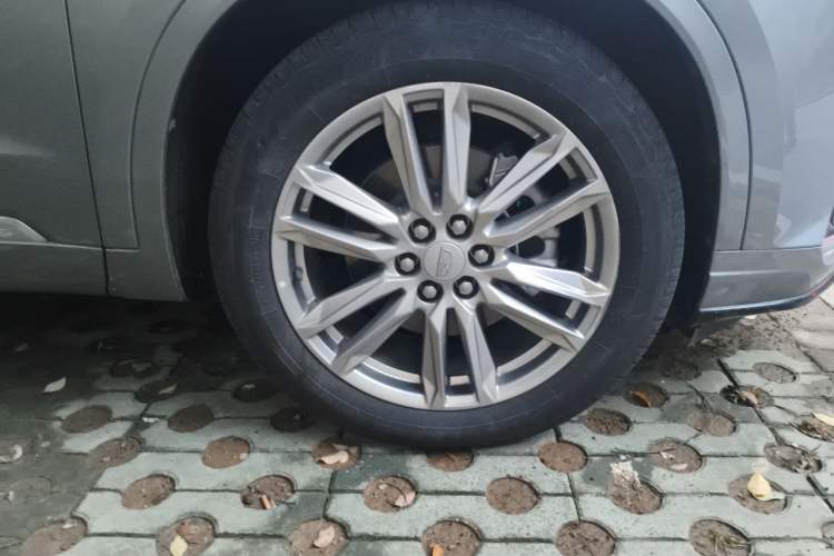 Used Cadillac XT6 2022 2.0T Six-Seater Four-Wheel Drive Luxury Version Right Front Wheel Hub