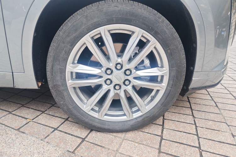 Used Cadillac XT6 2022 2.0T Six-Seater Four-Wheel-Drive Luxury Standard Edition Right Front Wheel Hub