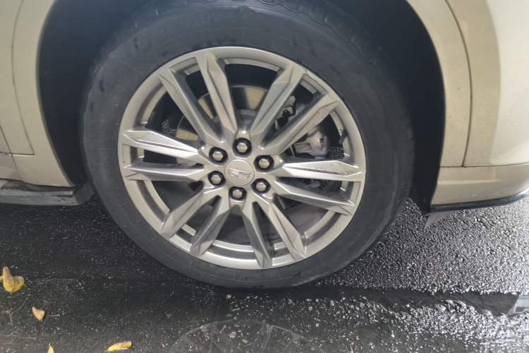 Used Cadillac XT6 2022 2.0T 7-Seater Four-Wheel Drive Luxury Standard Edition Right Front Wheel Hub