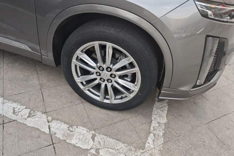 Used Cadillac XT6 2022 2.0T Six-Seater Four-Wheel Drive Luxury 120th Anniversary Limited Edition Right Front Wheel Hub