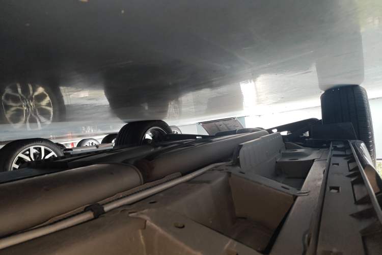 Used Cadillac XT6 2022 2.0T Six-Seater Four-Wheel Drive Luxury Version Right Side Sill