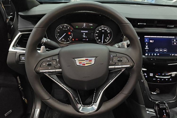 Used Cadillac XT6 2022 2.0T Six-Seater Four-Wheel-Drive Prestige Version Steering Wheel