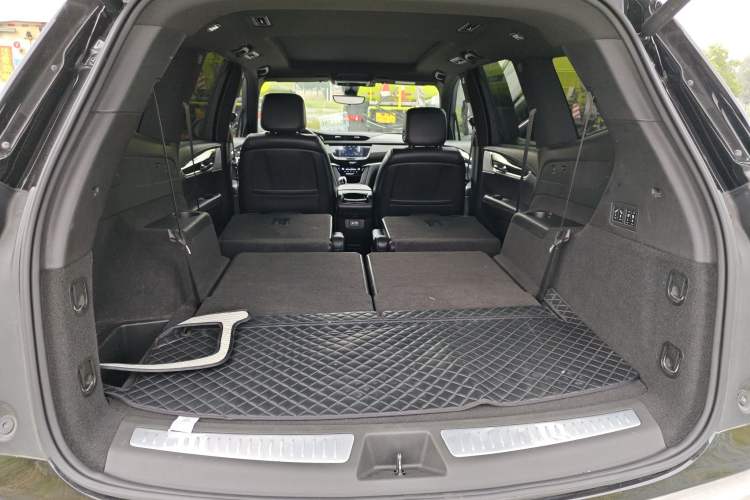 Used Cadillac XT6 2022 2.0T Six-Seater Four-Wheel-Drive Prestige Version Trunk