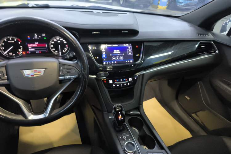 Used Cadillac XT6 2022 2.0T Six-Seater Two-Wheel-Drive Luxury Version Audio And AC Panel