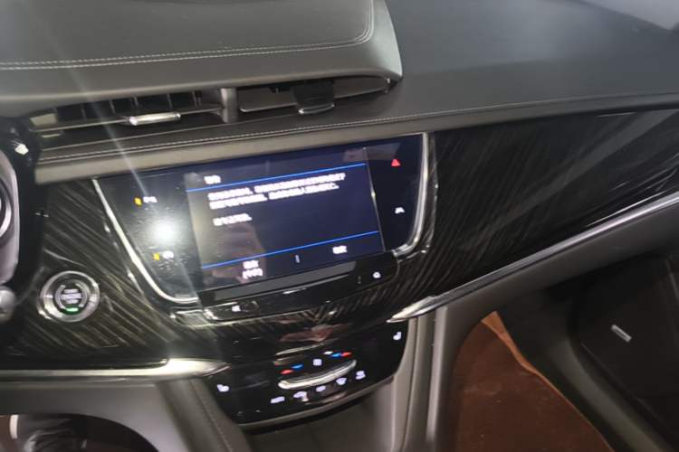 Used Cadillac XT6 2022 2.0T 7-Seater Two-Wheel Drive Luxury Version Audio And AC Panel