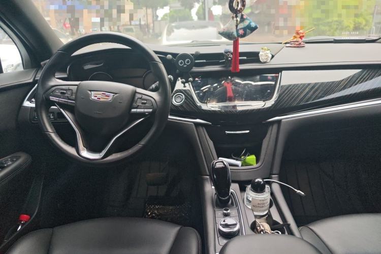 Used Cadillac XT6 2022 2.0T 7-Seater Two-Wheel Drive Luxury Version Center Console