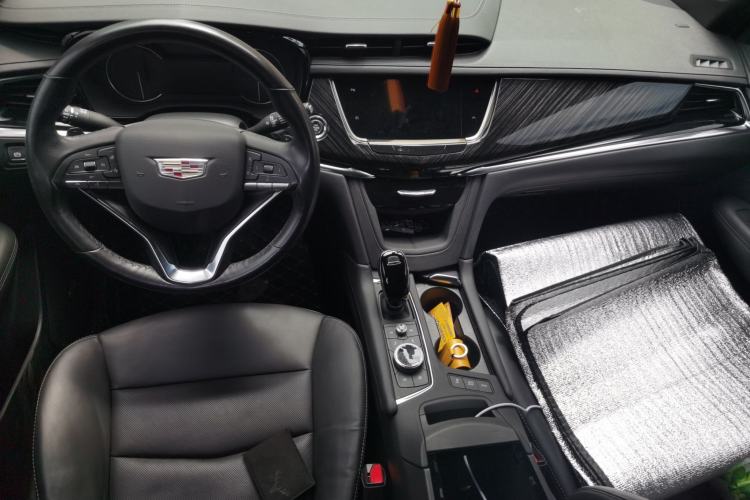 Used Cadillac XT6 2022 2.0T Six-Seater Four-Wheel Drive Luxury Version Center Console