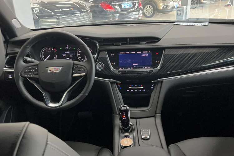 Used Cadillac XT6 2022 2.0T 7-Seater Four-Wheel Drive Luxury Version Center Console